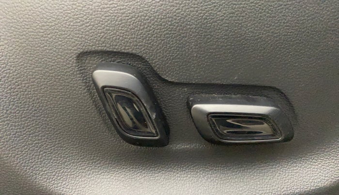 2022 MG ASTOR SAVVY 1.3 TURBO AT S RED, Petrol, Automatic, 17,450 km, Driver Side Adjustment Panel