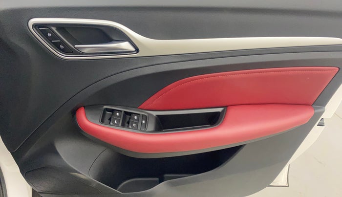 2022 MG ASTOR SAVVY 1.3 TURBO AT S RED, Petrol, Automatic, 17,450 km, Driver Side Door Panels Control