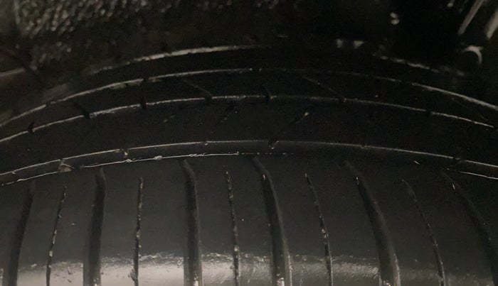 2023 Hyundai NEW I20 SPORTZ 1.2 MT, Petrol, Manual, 24,464 km, Left Rear Tyre Tread