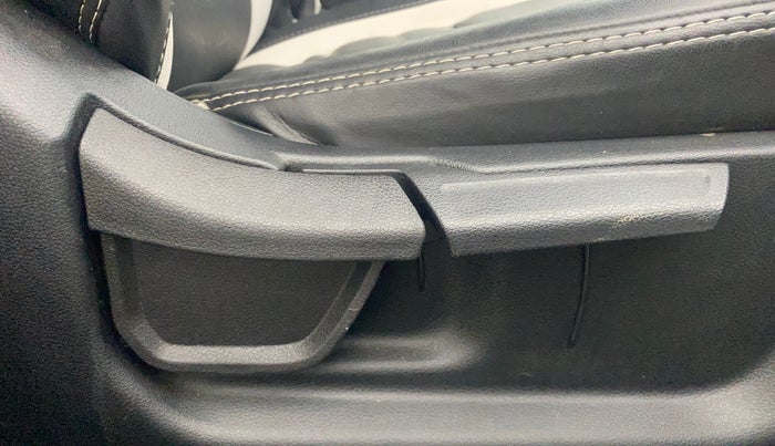 2023 Hyundai NEW I20 SPORTZ 1.2 MT, Petrol, Manual, 24,464 km, Driver Side Adjustment Panel