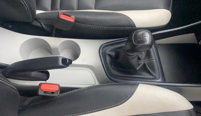 2023 Hyundai NEW I20 SPORTZ 1.2 MT, Petrol, Manual, 24,464 km, Gear Lever