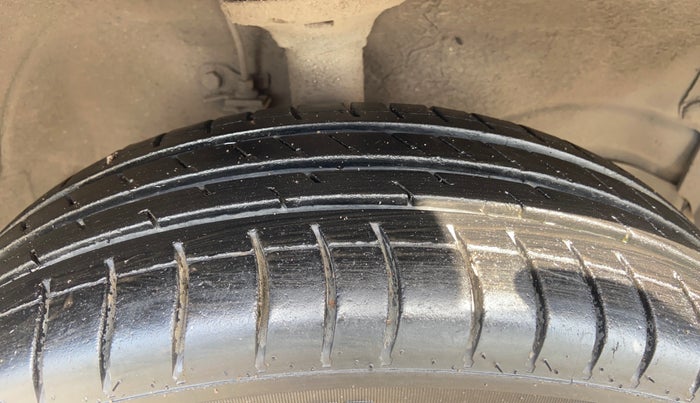 2014 Maruti Wagon R 1.0 VXI, Petrol, Manual, 34,401 km, Right Front Tyre Tread