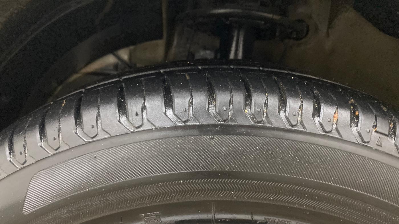 2023 Maruti Ertiga VXI AT SHVS, Petrol, Automatic, 30,179 km, Left Front Tyre Tread