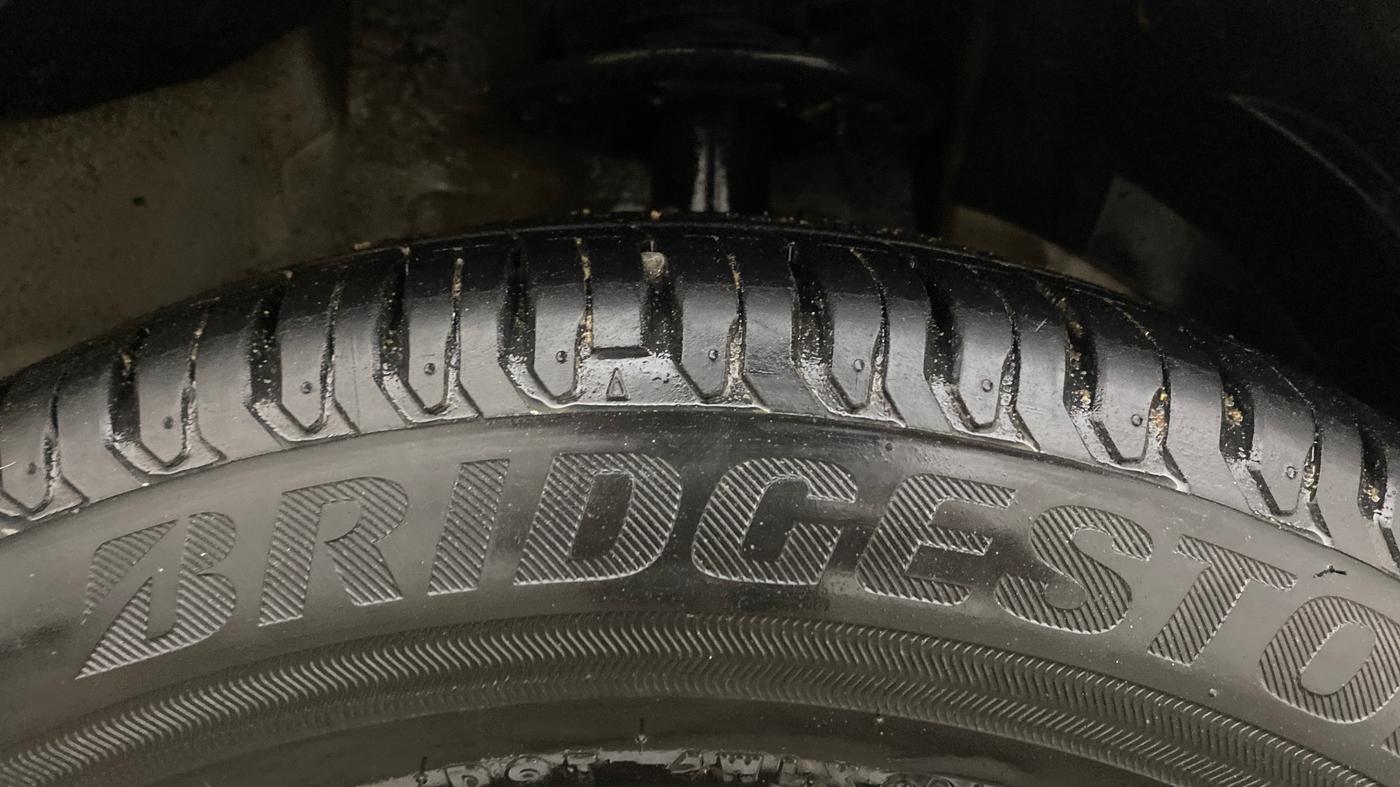 2023 Maruti Ertiga VXI AT SHVS, Petrol, Automatic, 30,179 km, Right Front Tyre Tread