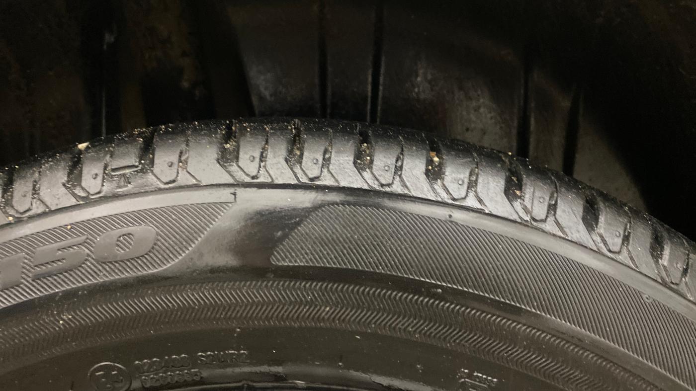 2023 Maruti Ertiga VXI AT SHVS, Petrol, Automatic, 30,179 km, Right Rear Tyre Tread