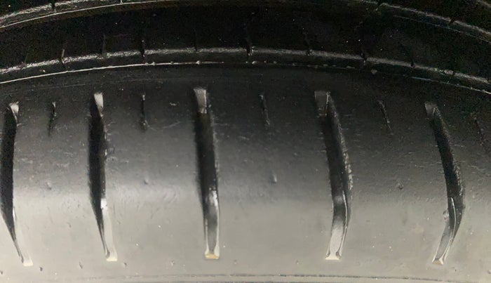 2019 Toyota Glanza G ISG, Petrol, Manual, 36,117 km, Left Front Tyre Tread