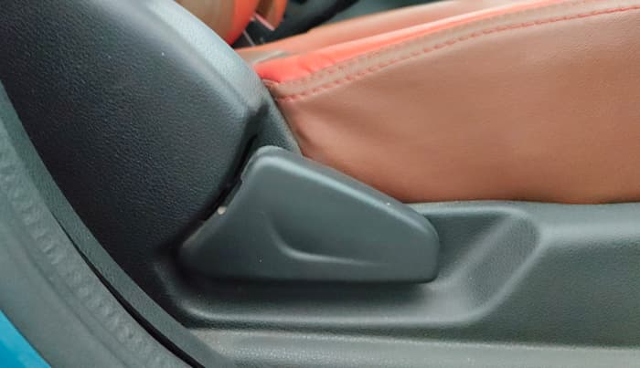 2020 Renault Kwid RXT 1.0 (O), Petrol, Manual, 42,876 km, Driver Side Adjustment Panel