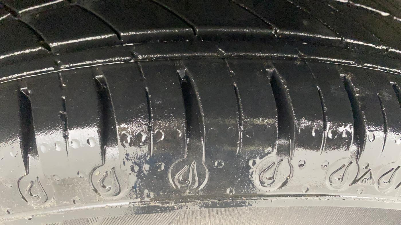 2017 Honda Amaze 1.2L I-VTEC S AT, Petrol, Automatic, 69,679 km, Left Front Tyre Tread
