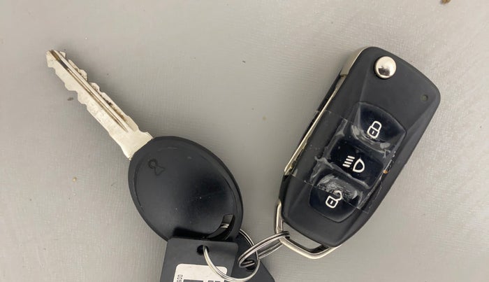 2017 Tata Tiago XZ PETROL, Petrol, Manual, 60,883 km, Key Close Up