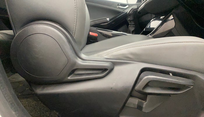 2025 Tata NEXON Fearless Plus (PS) 1.2 iCNG 6MT Dual Tone, CNG, Manual, 15,521 km, Driver Side Adjustment Panel