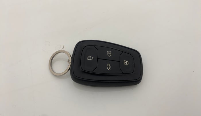 2025 Tata NEXON Fearless Plus (PS) 1.2 iCNG 6MT Dual Tone, CNG, Manual, 15,521 km, Key Close Up