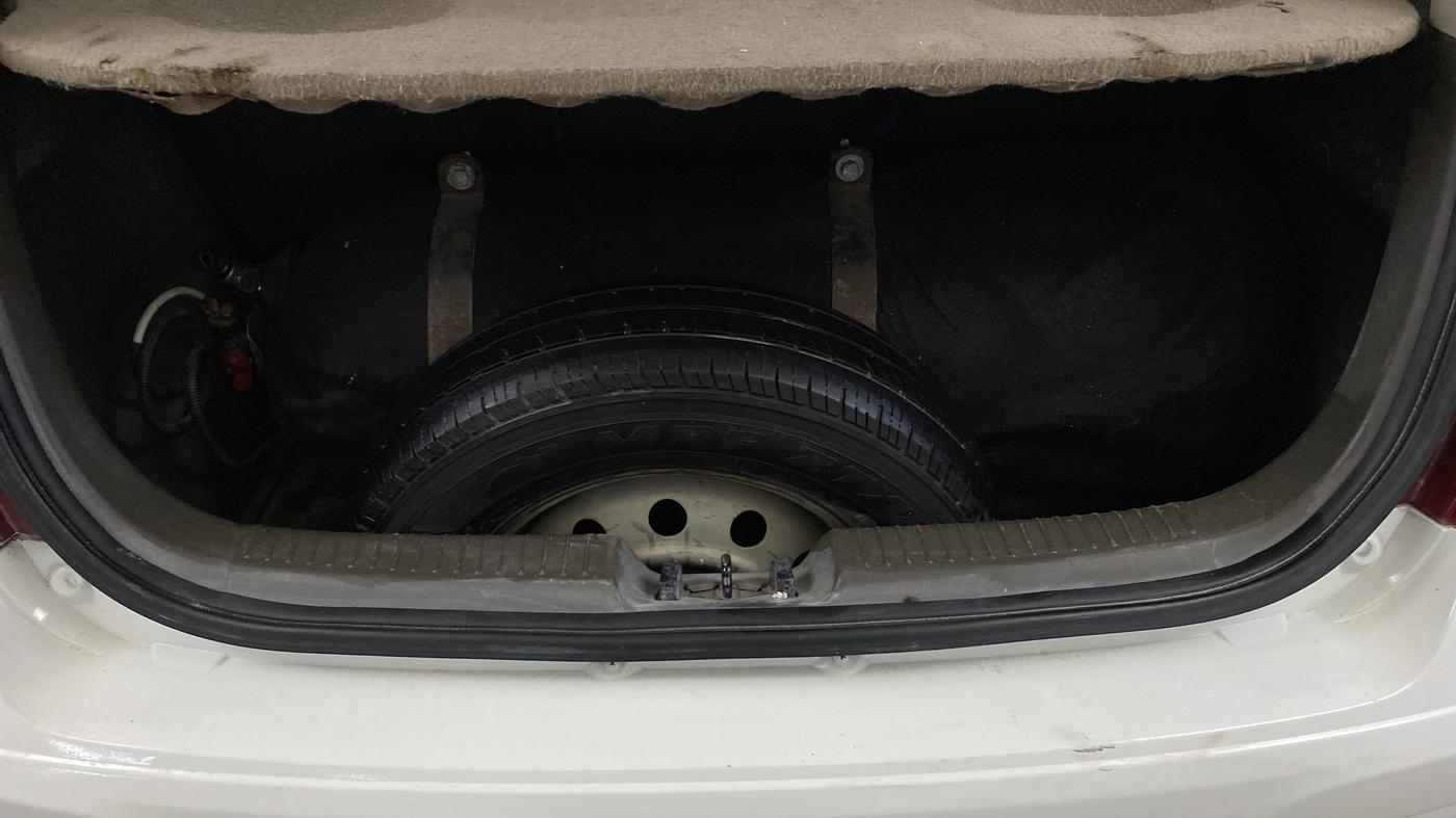 2015 Hyundai i10 MAGNA 1.1, CNG, Manual, 1,00,971 km, Boot Inside