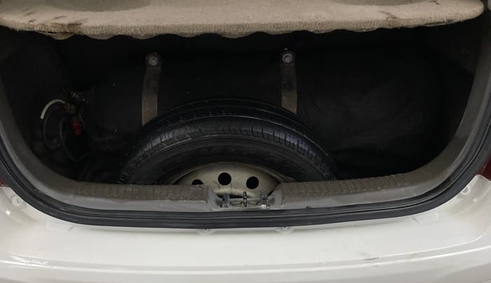 2015 Hyundai i10 MAGNA 1.1, CNG, Manual, 1,00,971 km, Boot Inside