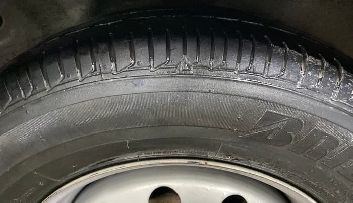 2015 Hyundai i10 MAGNA 1.1, CNG, Manual, 1,00,971 km, Left Rear Tyre Tread