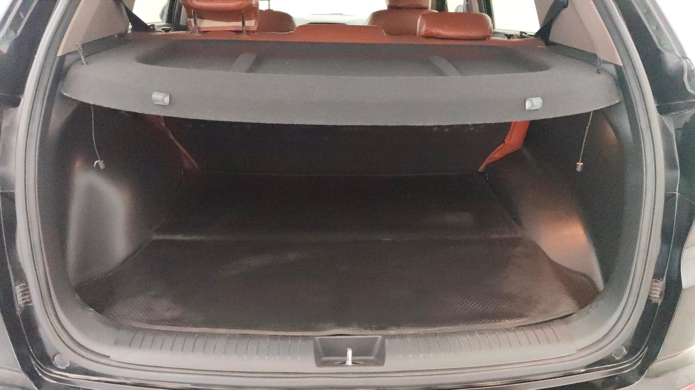 2016 Hyundai Creta SX PLUS 1.6 PETROL, Petrol, Manual, 92,189 km, Boot Inside