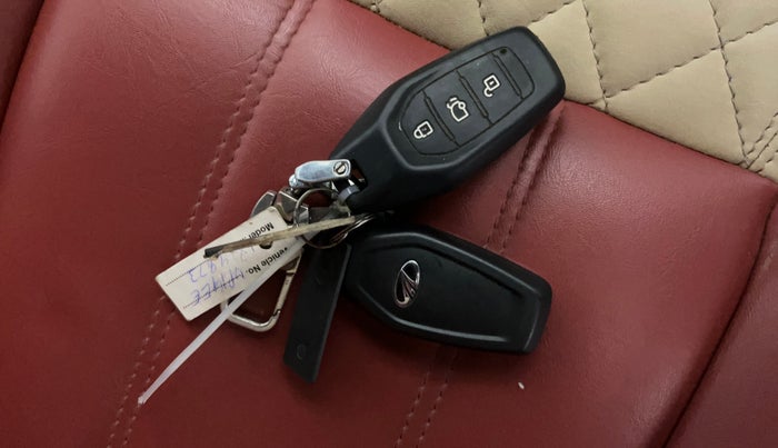 2019 Mahindra XUV500 W7 AT, Diesel, Automatic, 61,362 km, Key Close Up