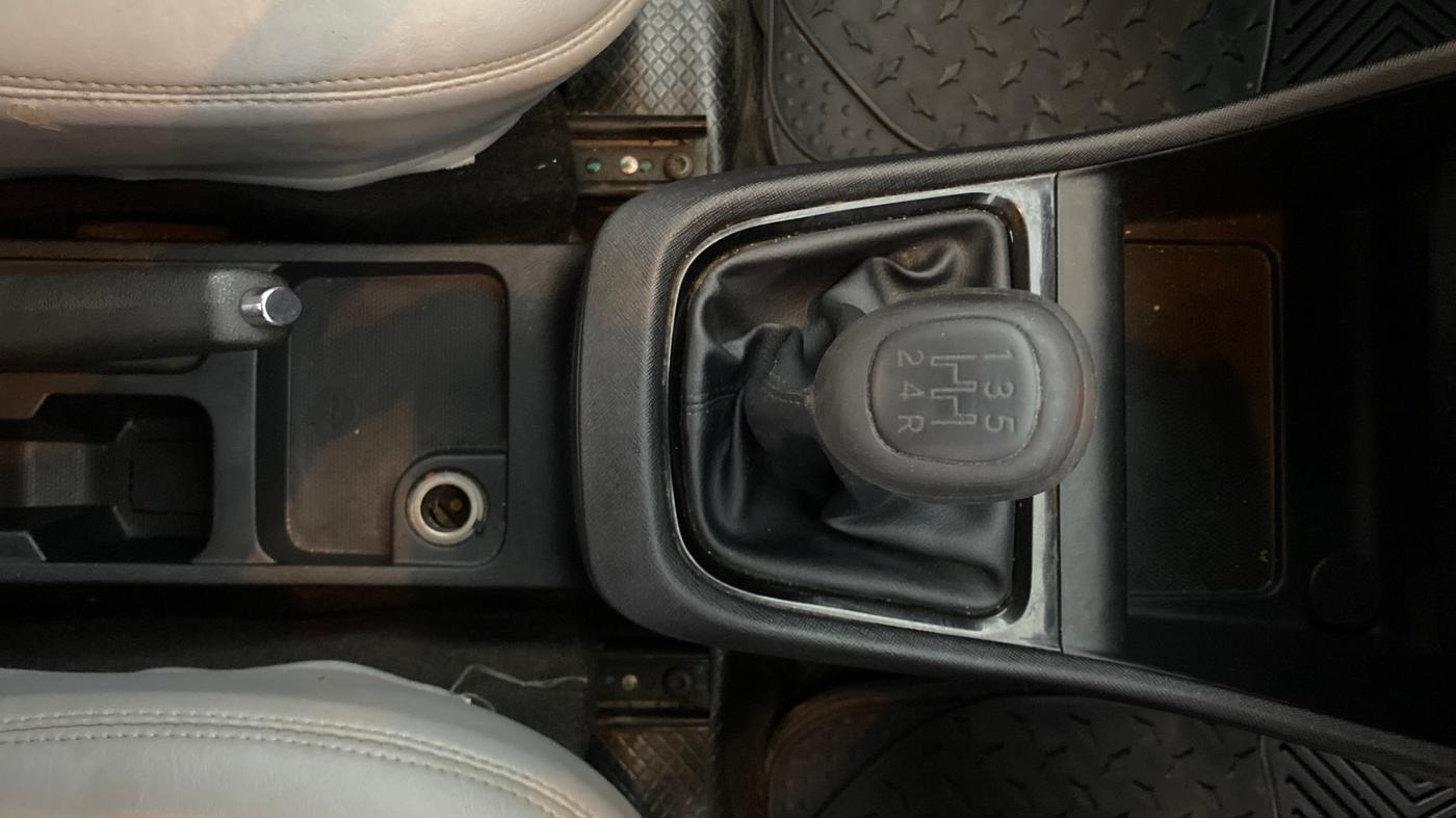 2022 Tata PUNCH PURE MT, Petrol, Manual, 72,712 km, Gear Lever