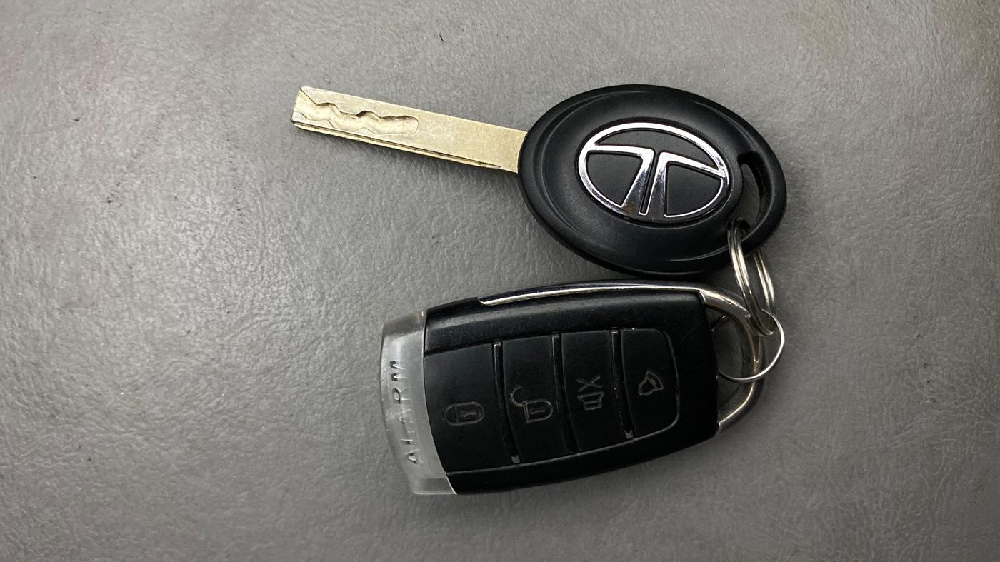 2022 Tata PUNCH PURE MT, Petrol, Manual, 72,712 km, Key Close Up