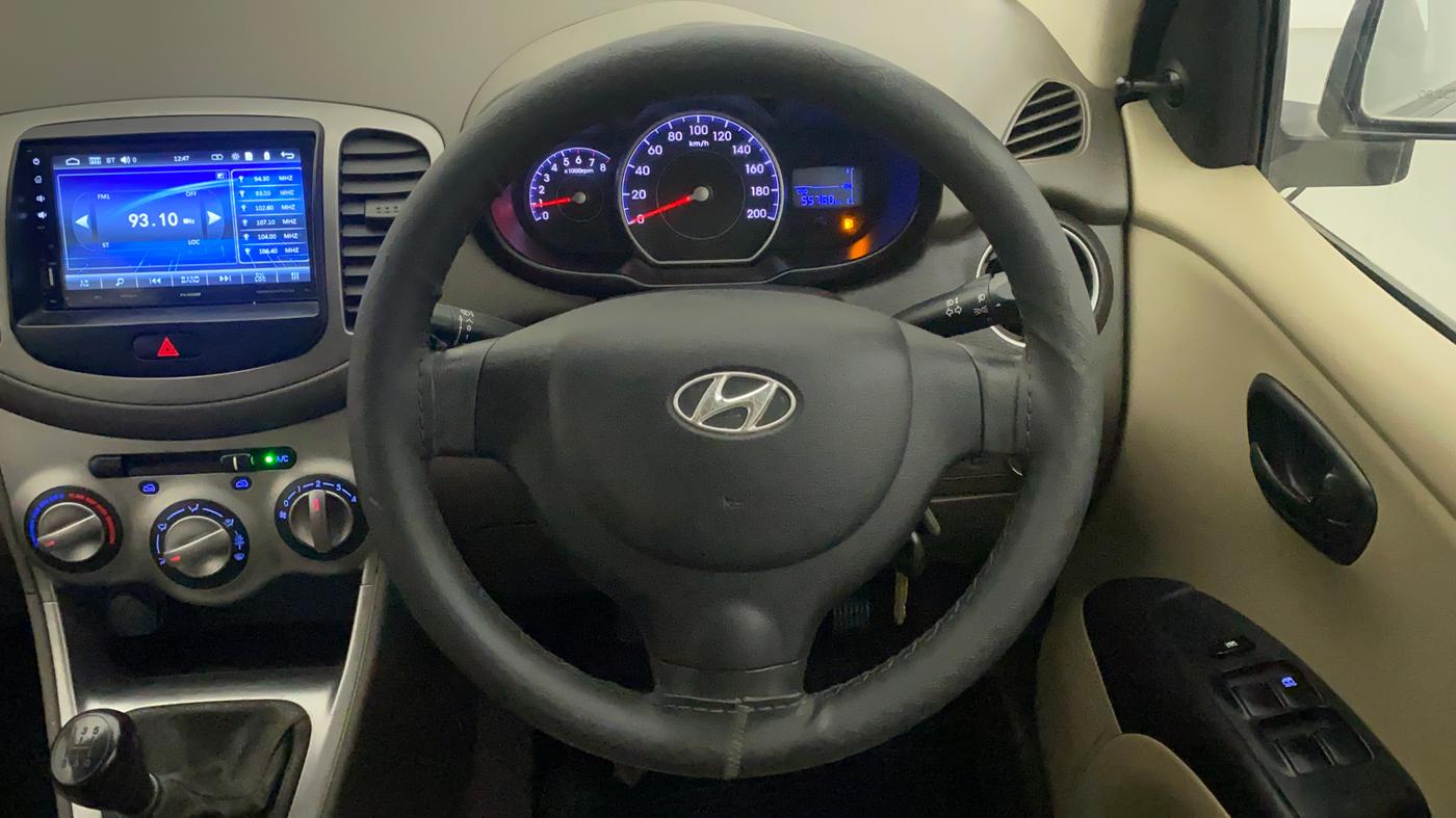 2015 Hyundai i10 MAGNA 1.1, Petrol, Manual, 55,760 km, Steering Wheel Close Up