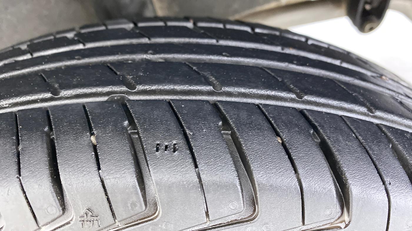 2016 Renault Kwid RXT, Petrol, Manual, 92,744 km, Left Rear Tyre Tread