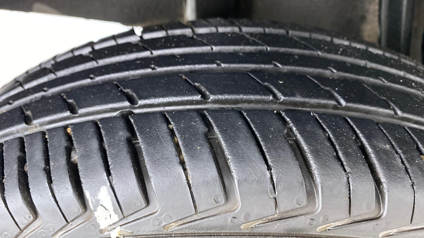 2016 Renault Kwid RXT, Petrol, Manual, 92,744 km, Right Rear Tyre Tread