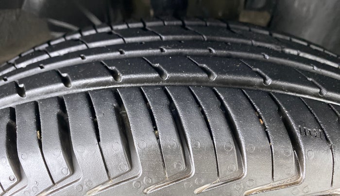 2016 Renault Kwid RXT, Petrol, Manual, 92,744 km, Right Front Tyre Tread