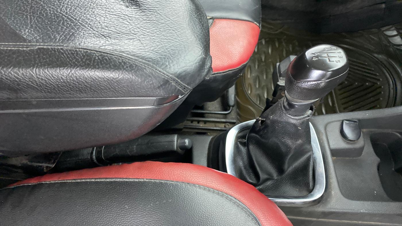 2016 Renault Kwid RXT, Petrol, Manual, 92,744 km, Gear Lever