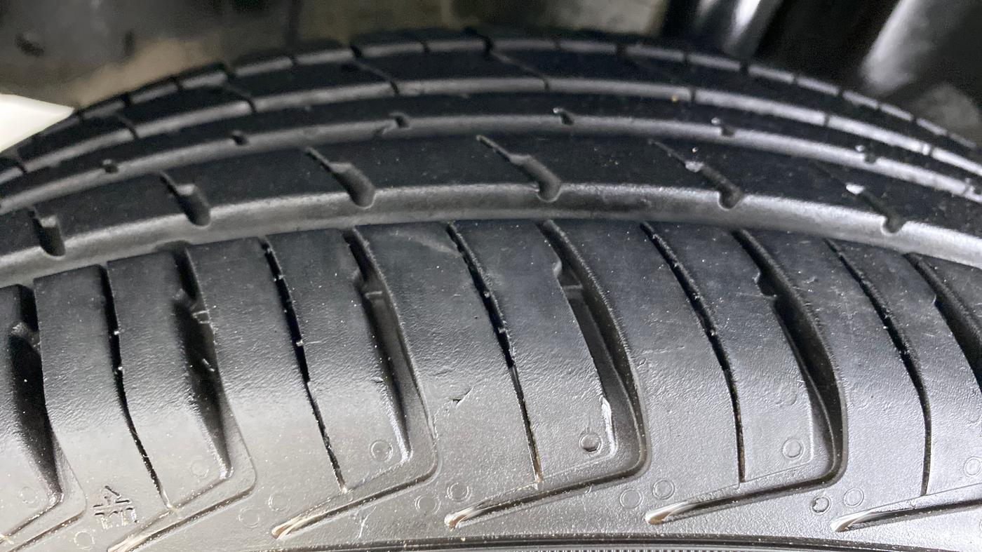 2016 Renault Kwid RXT, Petrol, Manual, 92,744 km, Left Front Tyre Tread