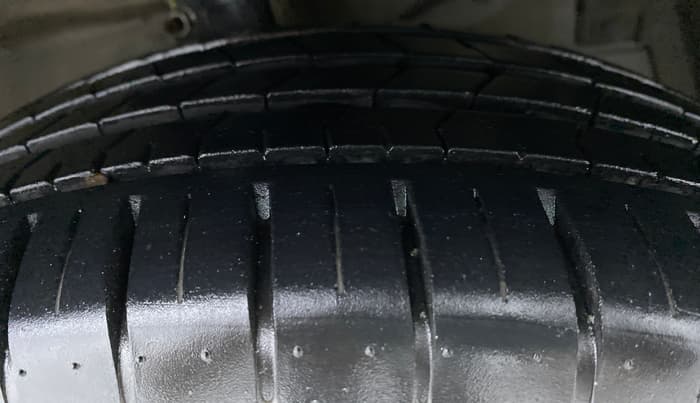 2020 Maruti Ciaz ALPHA 1.5 MT VTVT SHVS, Petrol, Manual, 5,814 km, Right Front Tyre Tread