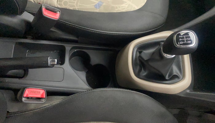 2017 Hyundai Grand i10 SPORTZ 1.2 KAPPA VTVT, Petrol, Manual, 59,459 km, Gear Lever