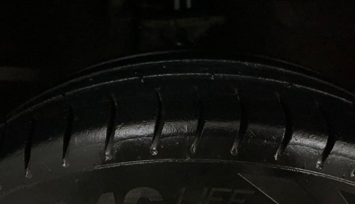 2016 Maruti Alto 800 LXI, Petrol, Manual, 65,194 km, Right Front Tyre Tread