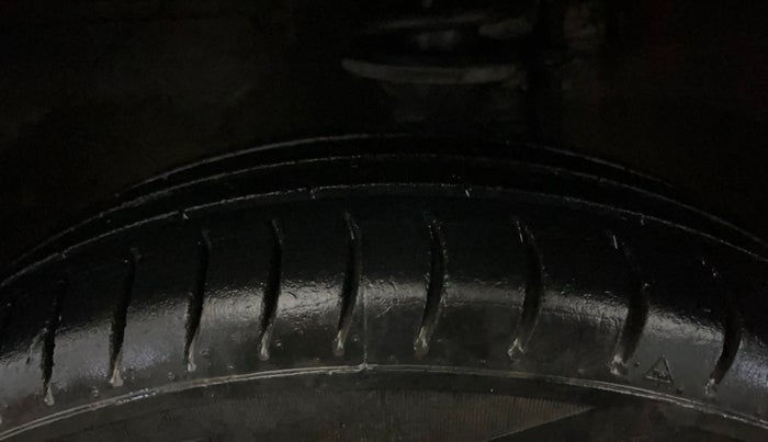 2016 Maruti Alto 800 LXI, Petrol, Manual, 65,194 km, Left Front Tyre Tread
