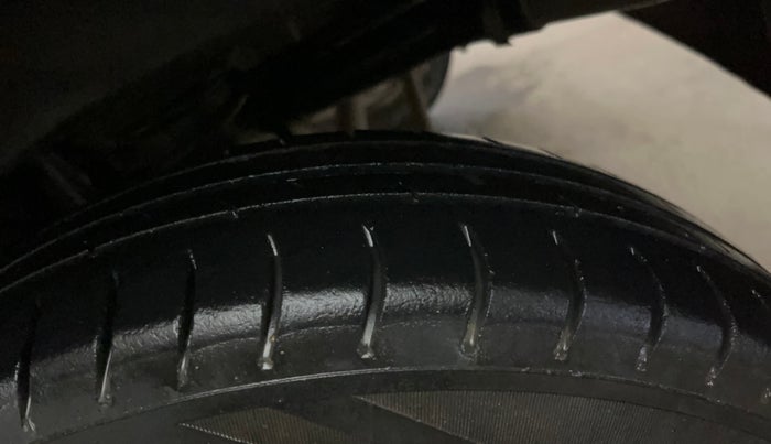 2016 Maruti Alto 800 LXI, Petrol, Manual, 65,194 km, Left Rear Tyre Tread