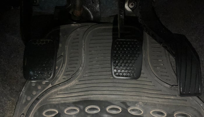 2016 Maruti Alto 800 LXI, Petrol, Manual, 65,194 km, Pedals