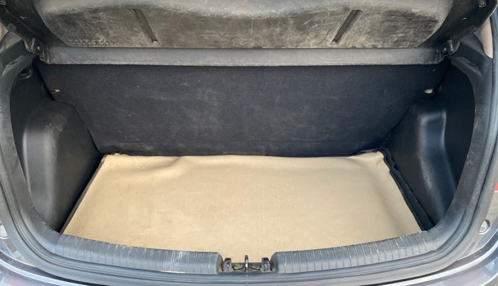 2020 Hyundai Grand i10 MAGNA 1.2 KAPPA VTVT, Petrol, Manual, 29,664 km, Boot Inside