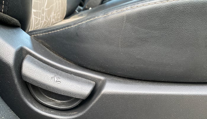 2020 Hyundai Grand i10 MAGNA 1.2 KAPPA VTVT, Petrol, Manual, 29,664 km, Driver Side Adjustment Panel