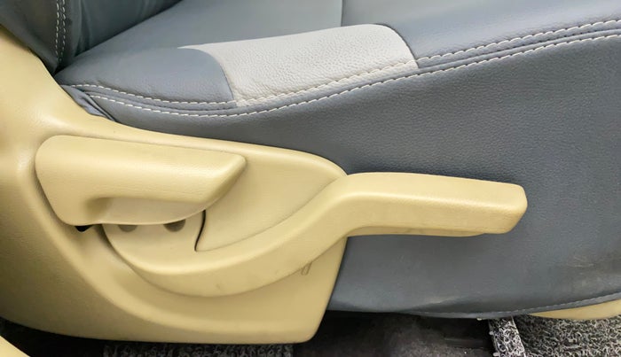 2017 Honda Brio S MT, Petrol, Manual, 46,375 km, Driver Side Adjustment Panel
