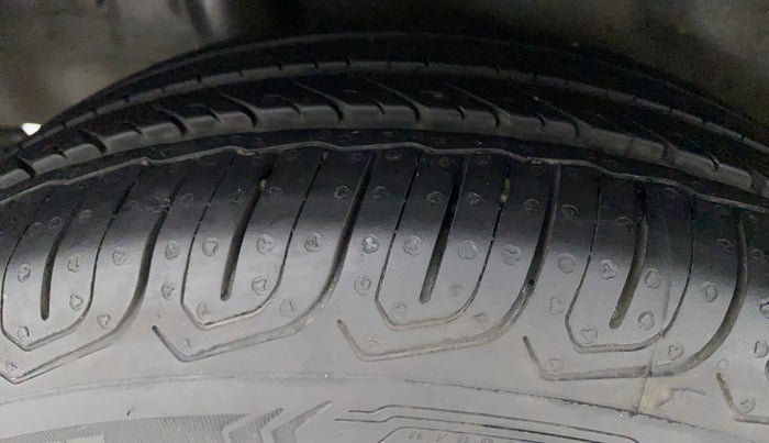 2017 Honda Brio S MT, Petrol, Manual, 46,375 km, Right Rear Tyre Tread