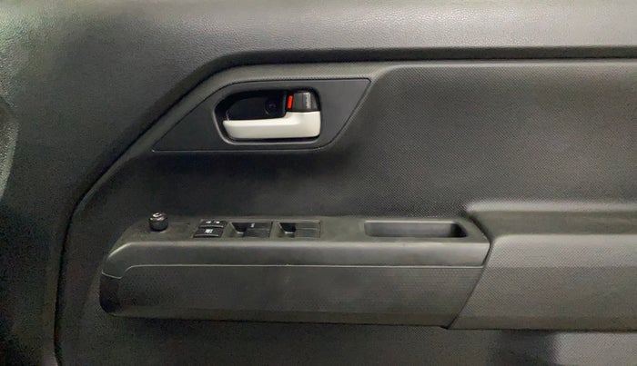2022 Maruti New Wagon-R VXI 1.0, CNG, Manual, 33,179 km, Driver Side Door Panels Control