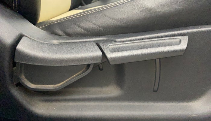 2022 Hyundai VENUE SX 1.0 TURBO, Petrol, Manual, 58,032 km, Driver Side Adjustment Panel