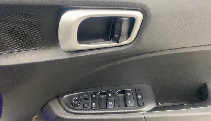 2022 Hyundai VENUE SX 1.0 TURBO, Petrol, Manual, 58,032 km, Driver Side Door Panels Control