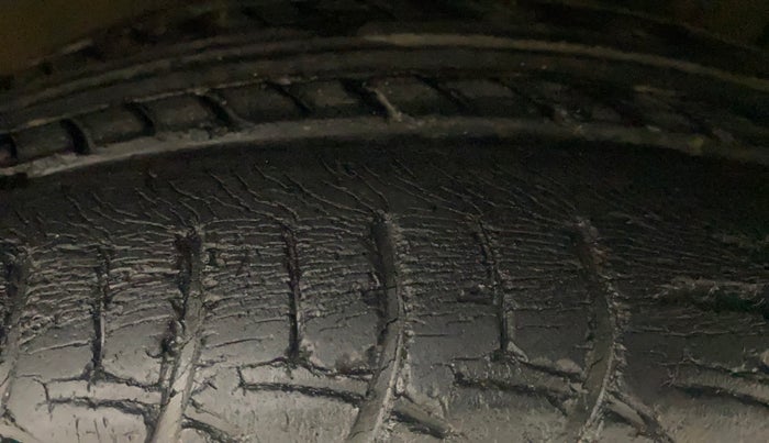 2016 Maruti Ertiga ZDI SHVS, Diesel, Manual, 60,376 km, Right Front Tyre Tread
