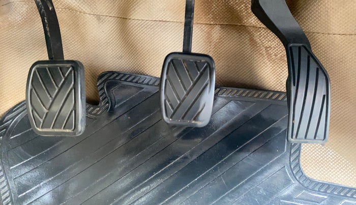 2016 Maruti Ertiga ZDI SHVS, Diesel, Manual, 60,376 km, Pedals