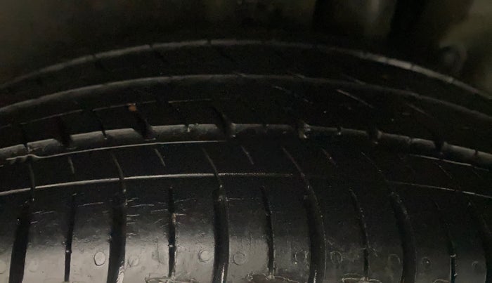 2016 Maruti Ertiga ZDI SHVS, Diesel, Manual, 60,376 km, Left Rear Tyre Tread