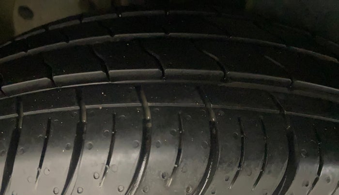 2016 Maruti Ertiga ZDI SHVS, Diesel, Manual, 60,376 km, Right Rear Tyre Tread