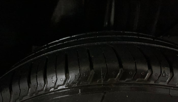 2022 Tata PUNCH  ACCOMPLISHED AMT CAMO EDITION, Petrol, Automatic, 16,069 km, Right Rear Tyre Tread