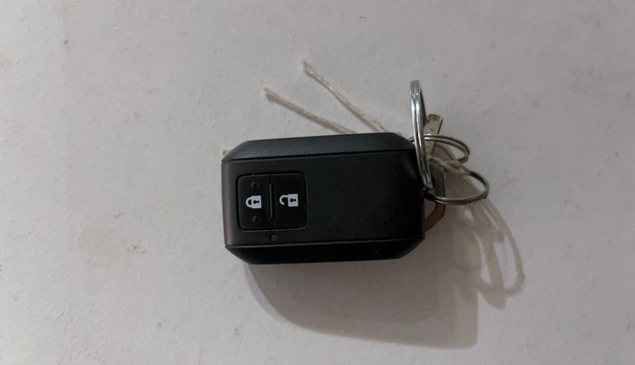 2021 Maruti Baleno ZETA PETROL 1.2, Petrol, Manual, 75,229 km, Key Close Up