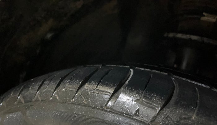 2021 Maruti Baleno ZETA PETROL 1.2, Petrol, Manual, 75,229 km, Right Front Tyre Tread