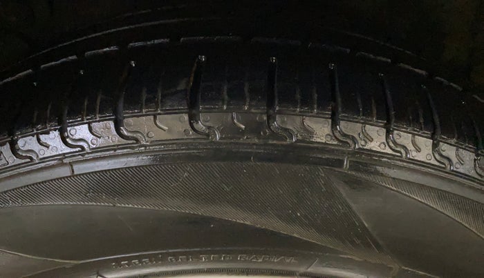 2015 Hyundai Verna FLUIDIC 4S 1.6 VTVT S, CNG, Manual, 71,738 km, Right Rear Tyre Tread