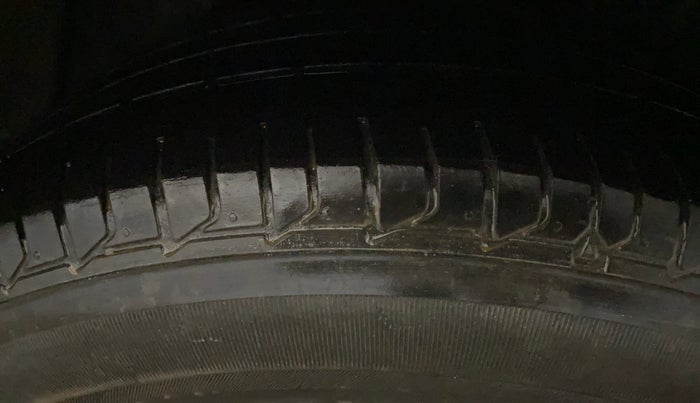 2015 Hyundai Verna FLUIDIC 4S 1.6 VTVT S, CNG, Manual, 71,738 km, Left Rear Tyre Tread